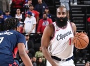 九游娱乐-哈登重返赛场，比赛局势复杂首场状态出色，中国队观众沸腾！比赛高潮迭起的简单介绍