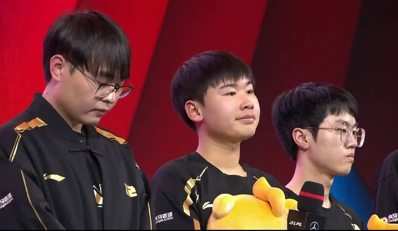 关于RNG不断突破！，Rookie连续十二场比赛得分超过领先优势明显上演精彩一战的信息