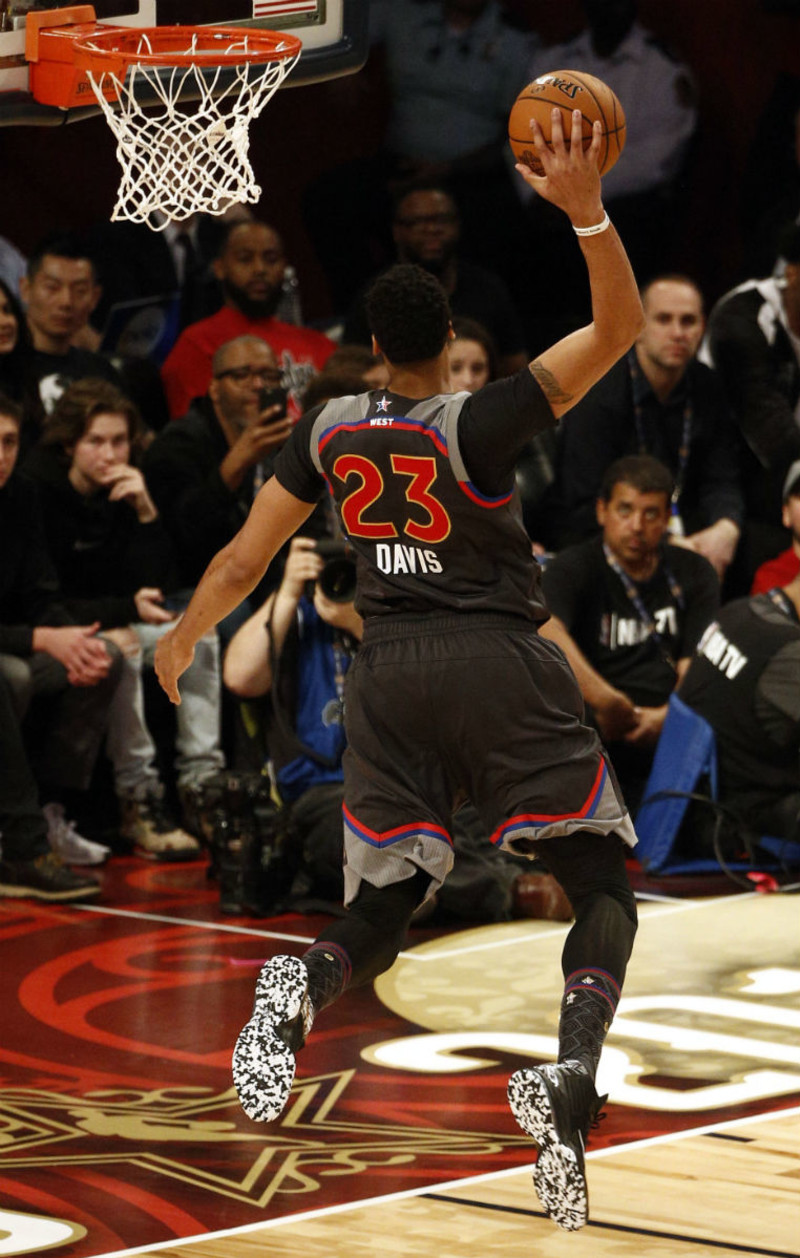 关于浓眉哥回归赛场,挺进下一轮首场状态亮眼,DWG观众沸腾!的信息 关于浓眉哥回归赛场,挺进下一轮首场状态亮眼,DWG观众沸腾!的信息